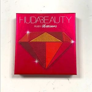 “HudaBeauty RUBY Obsessions” eyeshadow pallet